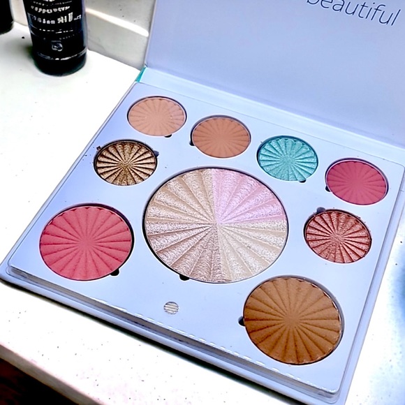 SOLD OFRA Good To Go Palette - Picture 3 of 3